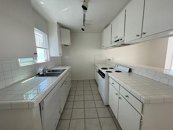 4th image of 205 43rd St #205