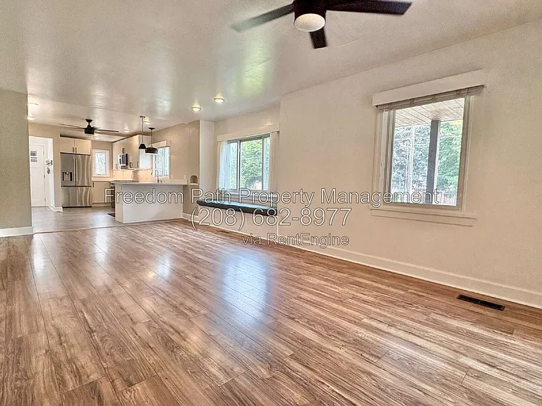421 S 11th St — Photo 3