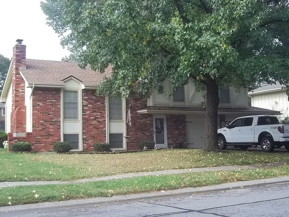 1st image of 930 Canterbury Ln