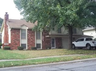 930 Canterbury Ln, Liberty, MO 64068