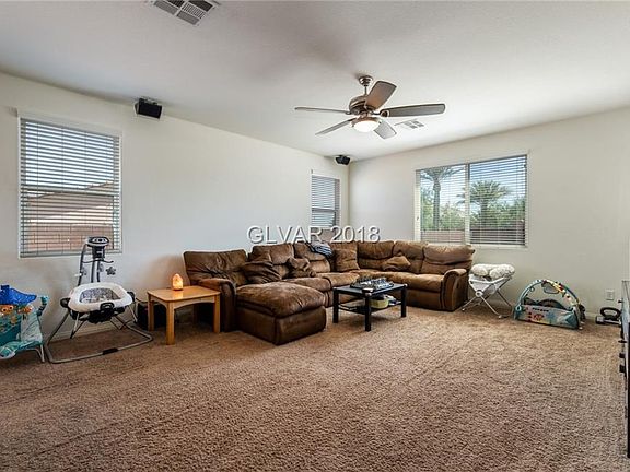 4th image of 10441 Oak Terrace Ave