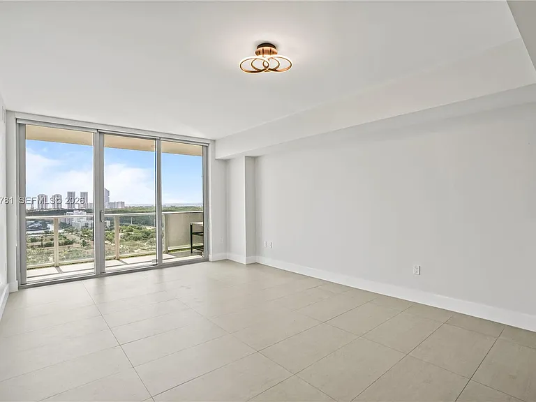 16385 Biscayne Blvd #1919 — Photo 16