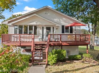 10495 Runyan Lake Point, Fenton, MI 48430