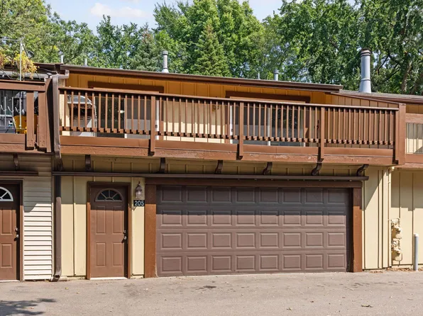 205 River Woods Ln, Burnsville, MN 55337
