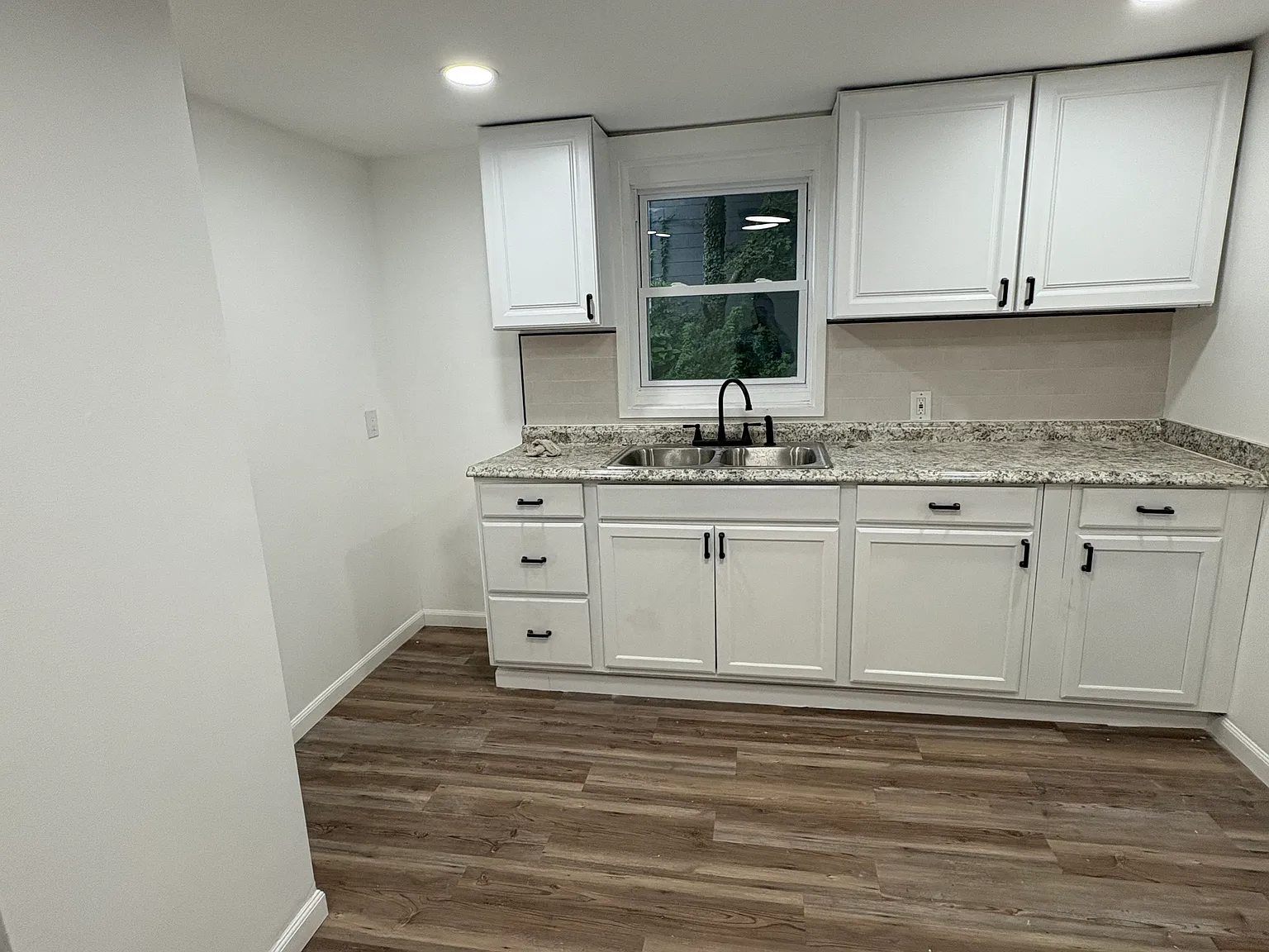4 bed, $2,500 — Photo 2