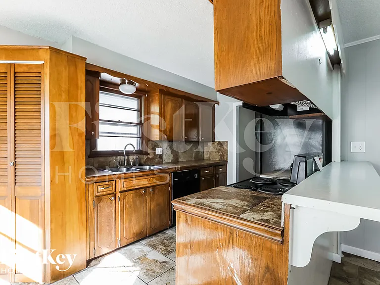 8921 E 90th Ter — Photo 6