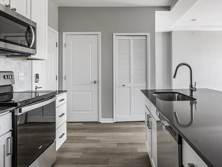 1411 Fairfax Manor Dr — Photo 1