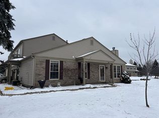 13801 Watersway Dr, Gibraltar, MI 48173