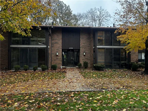 22958 Maple Ridge Rd Unit 202, North Olmsted, OH 44070