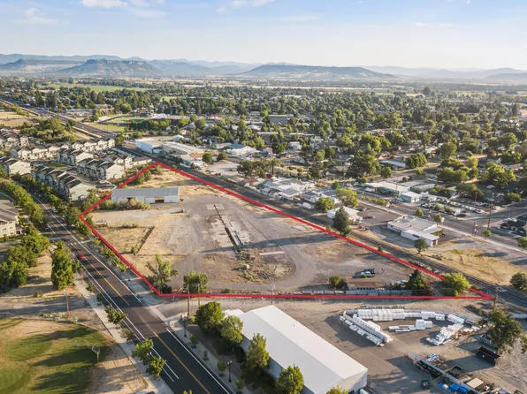 320 N Haskell St, Central Pt, OR 97502