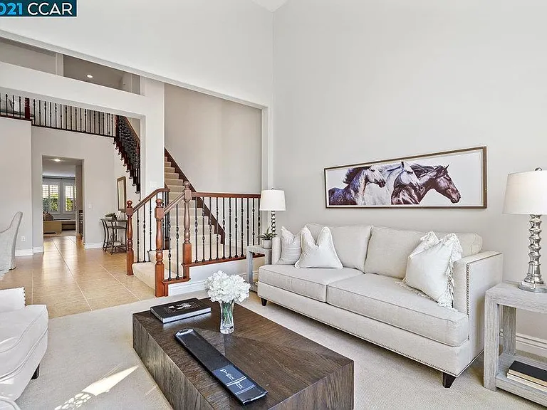 513 Wells Ct — Photo 5