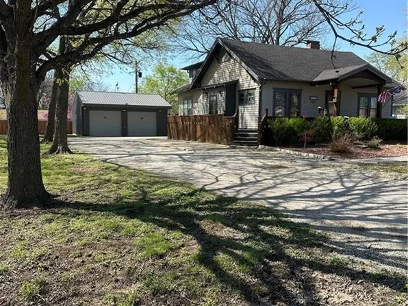 1209 New York St, Humboldt, KS 66748