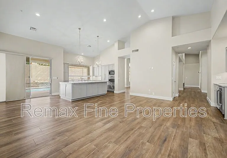 9118 E Topeka Dr — Photo 5