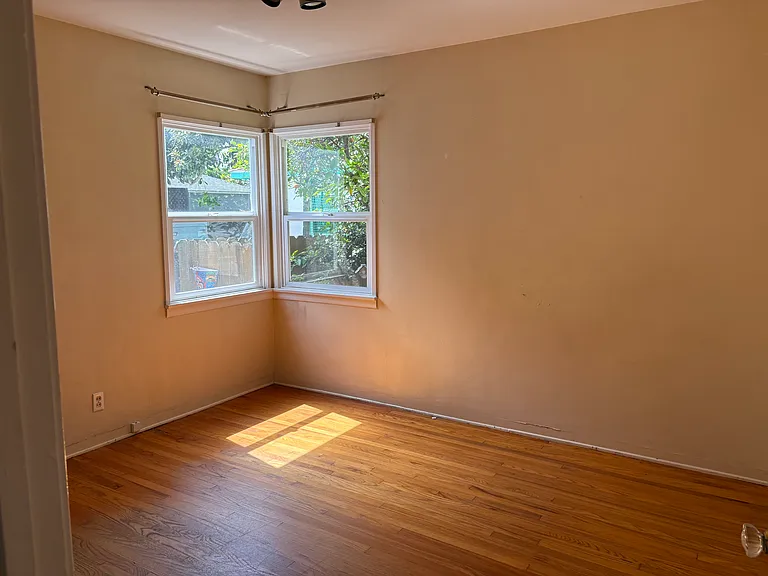222 Avenue C — Photo 13