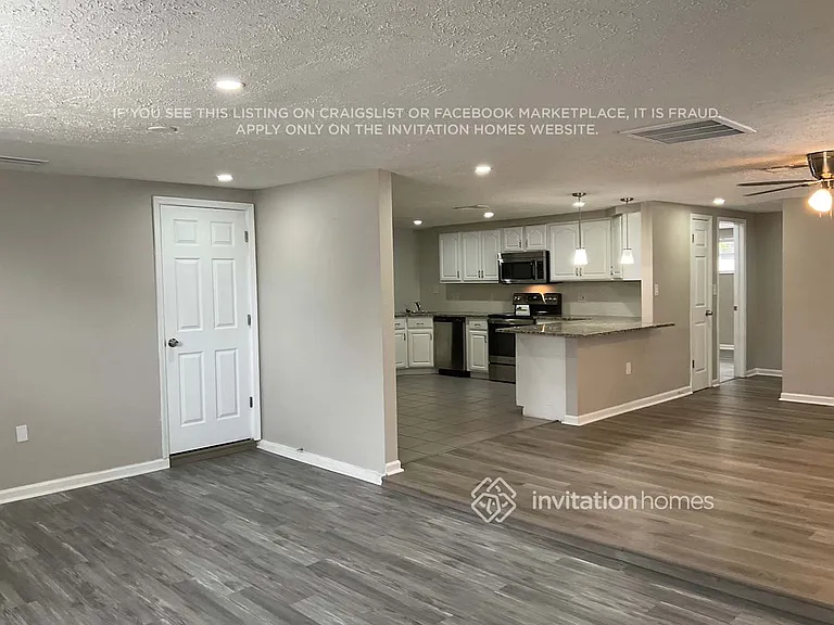 6837 Greenwich Ave — Photo 3