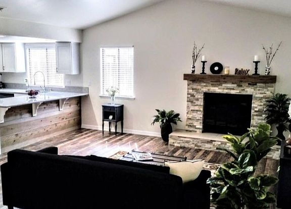 3rd image of 2056 Candlewood Ln