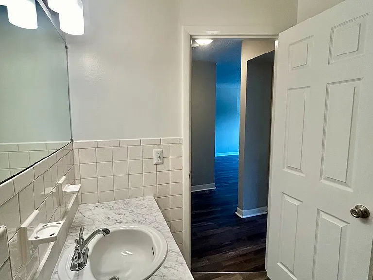 D201 Hickory Hill Ln #D201 — Photo 2