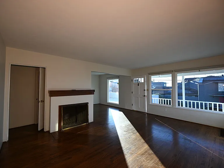 4493 Newport Ave — Photo 4