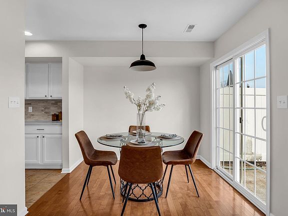 5th image of 227 Silver Leaf Rdg