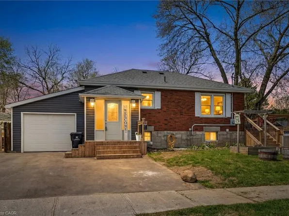 68 Albert St, Cambridge, ON N1R 2R1