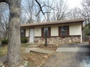 7690 Lake Dr, Cedar Hill, MO