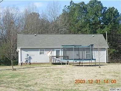 3rd image of 975 Park Dr