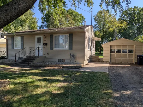 1015 College St, Northfield, MN 55057