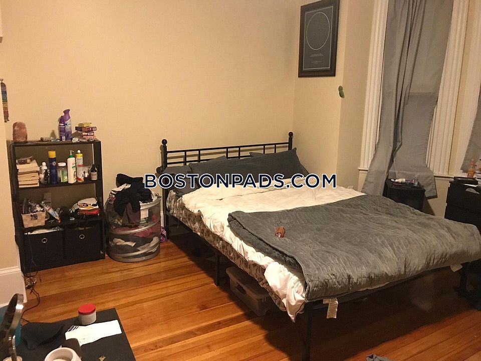 2nd image of 28 Princeton St #B4z2