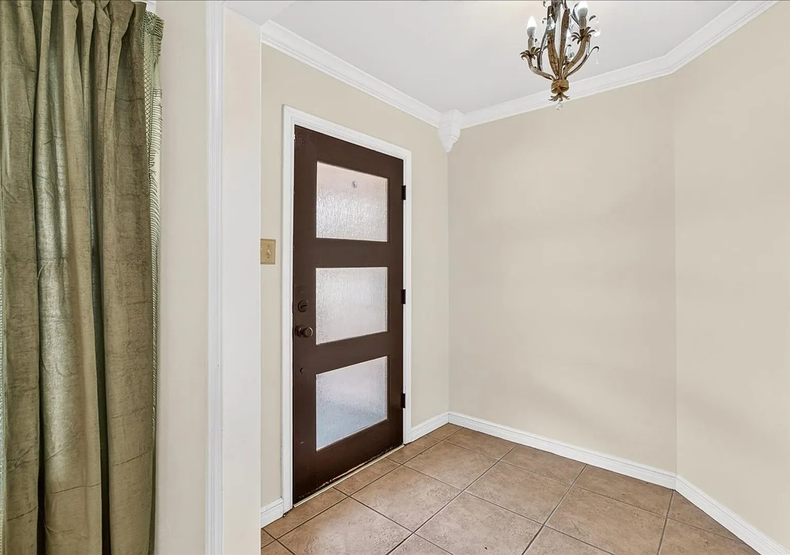 609 Peerman - 4/bed 3/bath - $2995/month — Photo 4