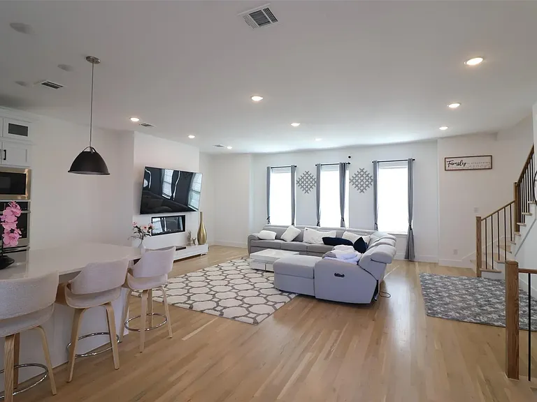 1205 Marc Pl — Photo 21
