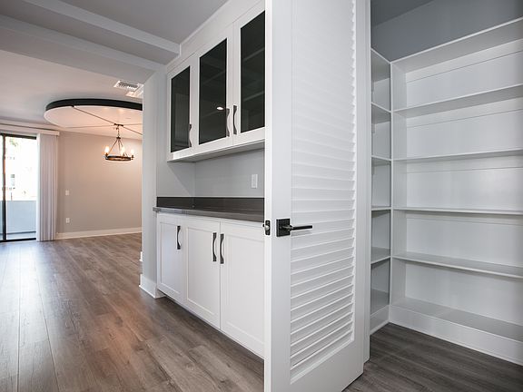 5th image of 11823 Darlington Ave #303