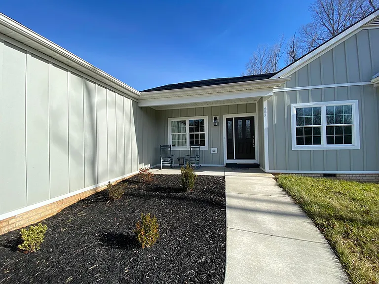 261 Summerlyn Dr — Photo 3