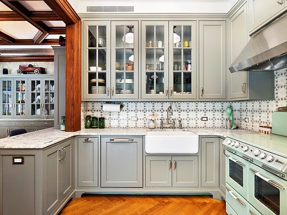 4th image of 171 W 71st St #9B