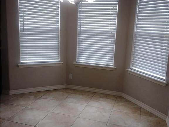 4th image of 610 Teri Dr