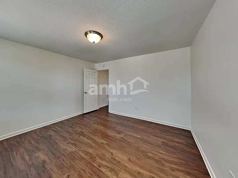 6718 Waverly Park — Photo 21