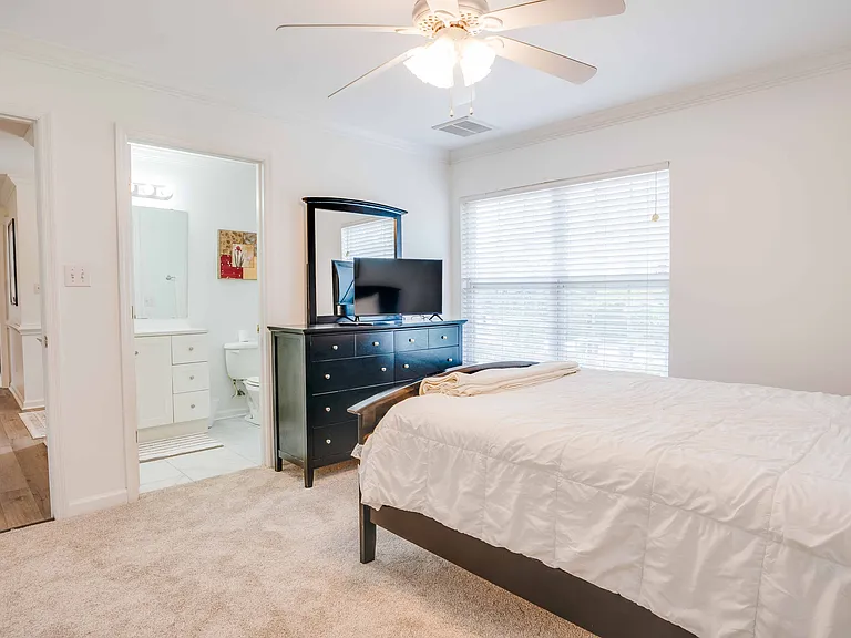 1827 Westminster Dr #B — Photo 4