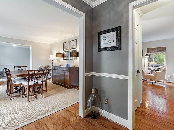 5th image of 5005 Mineola Ln