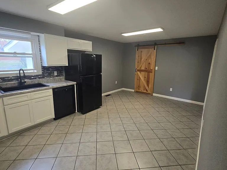 340 Unaka Dr — Photo 6