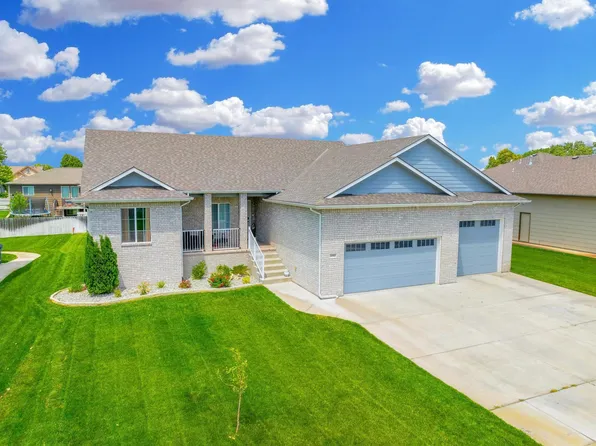 3303 S Bluelake Ct, Wichita, KS 67215