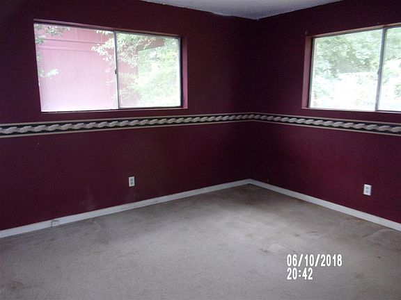4th image of 1309 Lake Dr