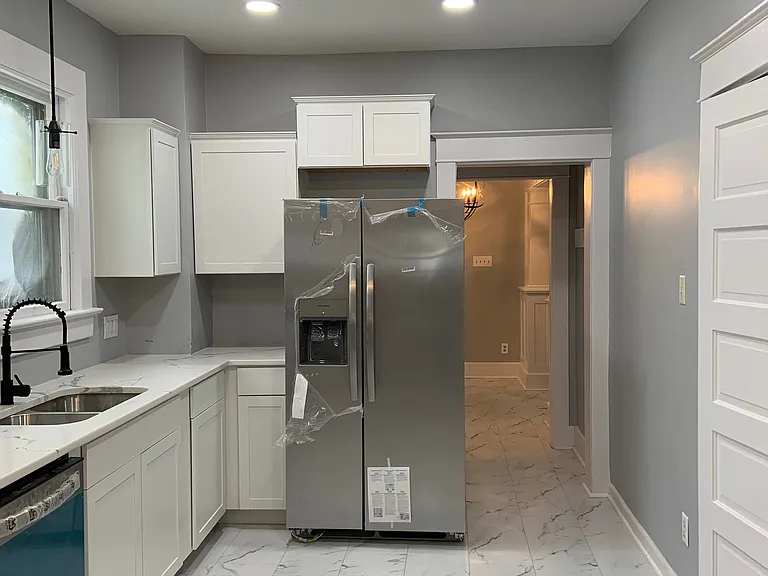 2038 Thompson Ave — Photo 3