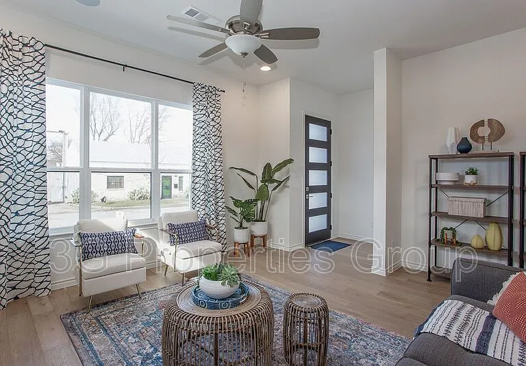 2807 Stanley Ave — Photo 6