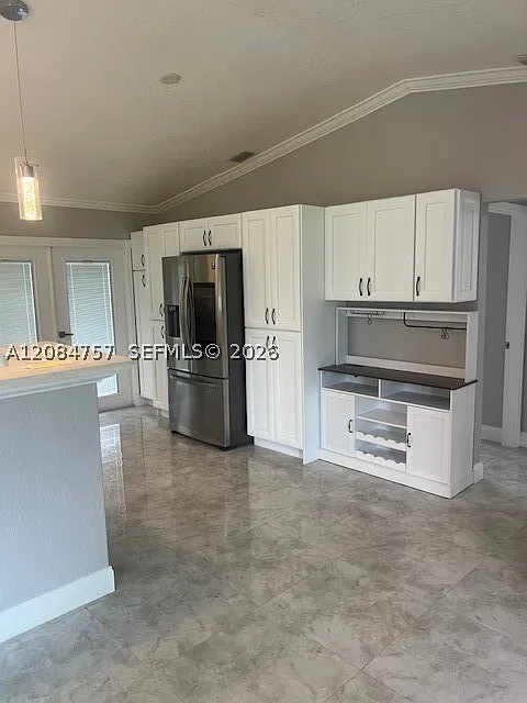 5 bed, 3.0 bath, 1960 sqft, $4,300 — Photo 4