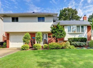 2939 Hampton Ct, Wantagh, NY 11793