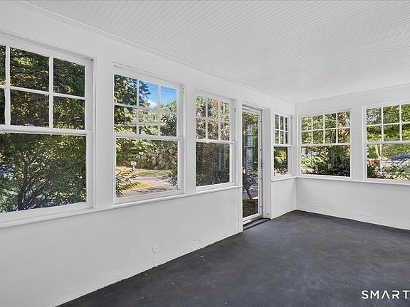 3rd image of 252 Oronoque Road
