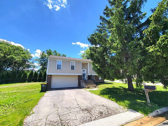 2nd image of 682 Oswego Dr