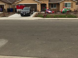 570 Sarah Ln, Dinuba, CA