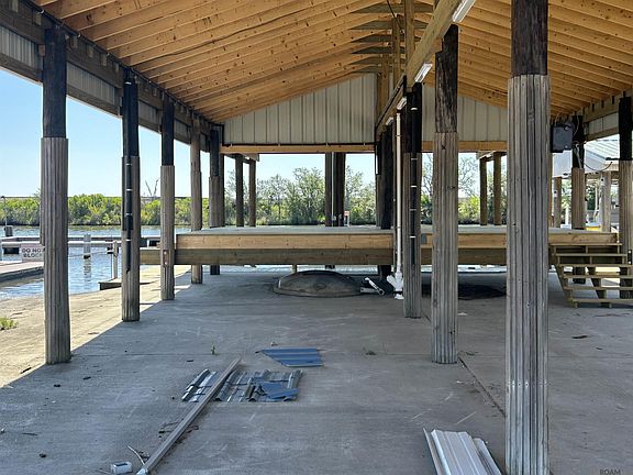 5th image of 100 Lillian Ln