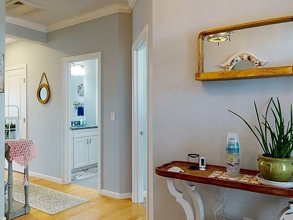 4th image of 166 Stone Hill Dr #1