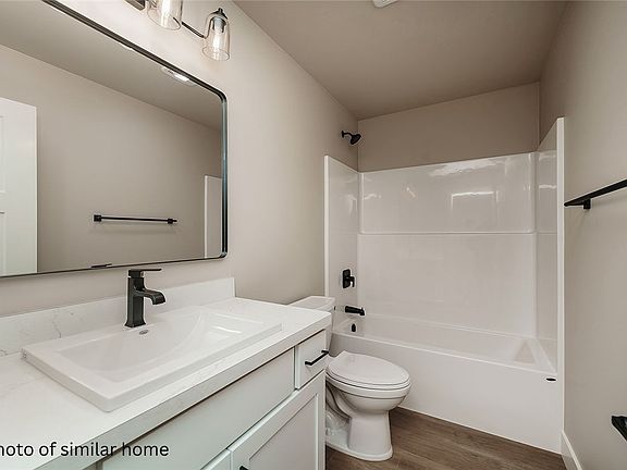 5th image of 968 Madrid Dr